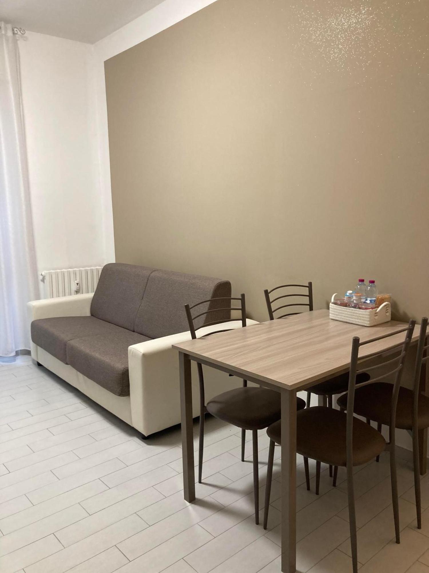 La Casa Di Marta Apartment Corsico Bagian luar foto